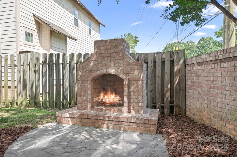 Property image 4 of 3702 Oakwood Avenue in The Arts District, Charlotte, NC 28205