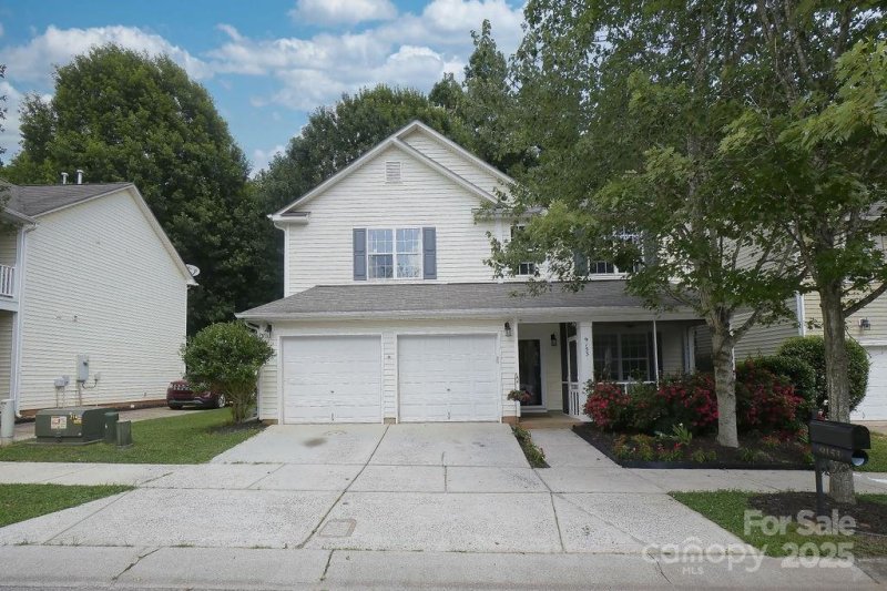 Property image 2 of 9153 Glenashley Drive in Heritage Green, Cornelius, NC 28031