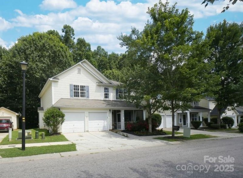Property image 3 of 9153 Glenashley Drive in Heritage Green, Cornelius, NC 28031