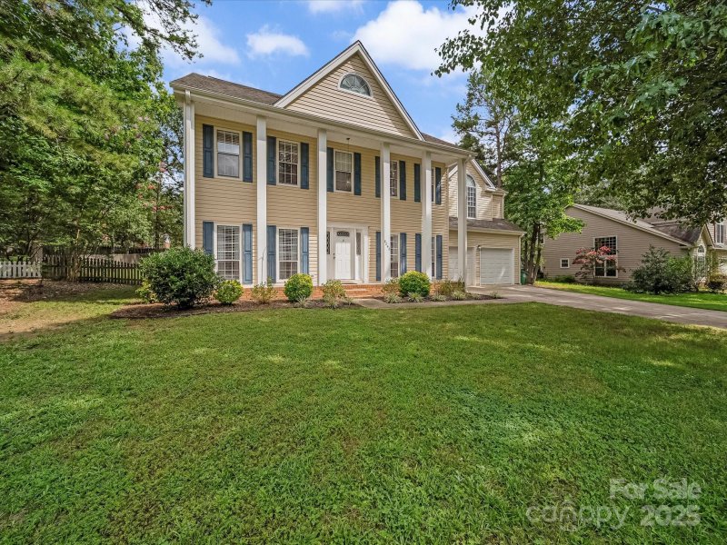 Property image 3 of 8048 Hunley Ridge Road in Hunley Creek, Matthews, NC 28104