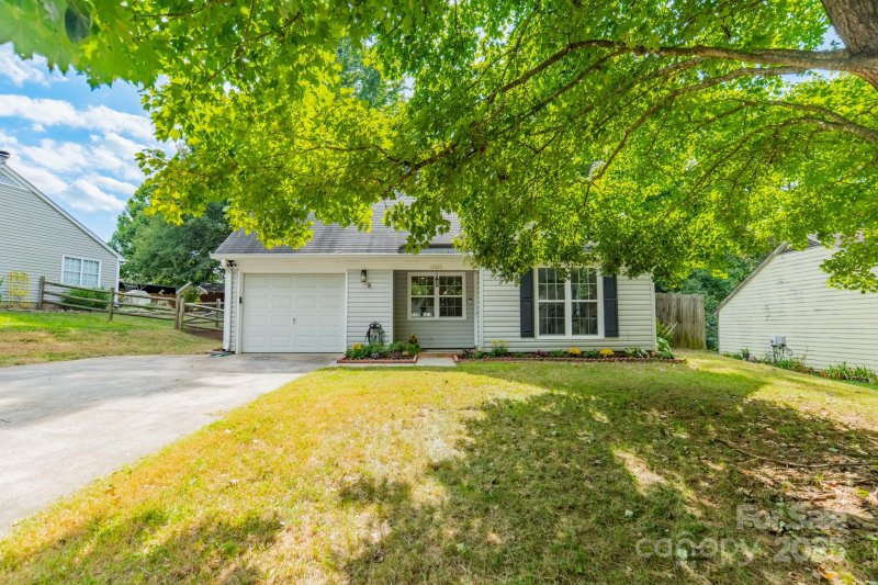 Property image 2 of 13826 Eden Court in Danby, Pineville, NC 28134