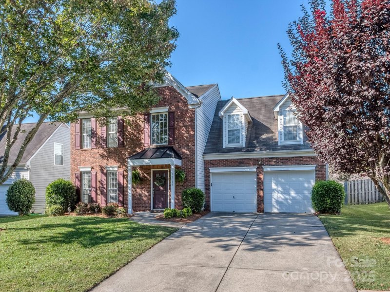 Property image 2 of 11019 Treebranch Drive in Chastain Walk, Charlotte, NC 28216