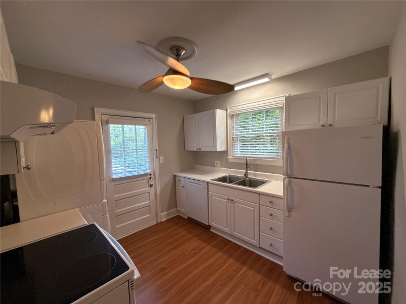 Property image 3 at 525 Mcdonald Avenue, Charlotte, NC 28203