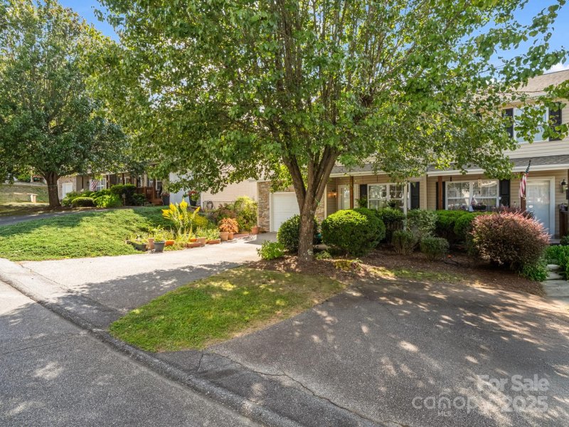 Property image 3 of 105 Loch Haven Road in Brookhaven Village, Swannanoa, NC 28778