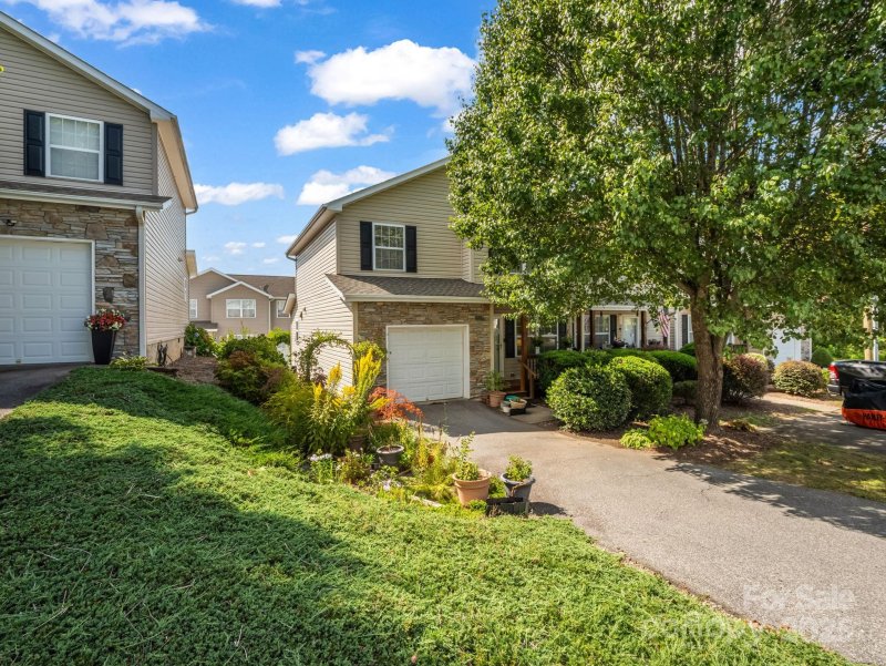 Property image 4 of 105 Loch Haven Road in Brookhaven Village, Swannanoa, NC 28778