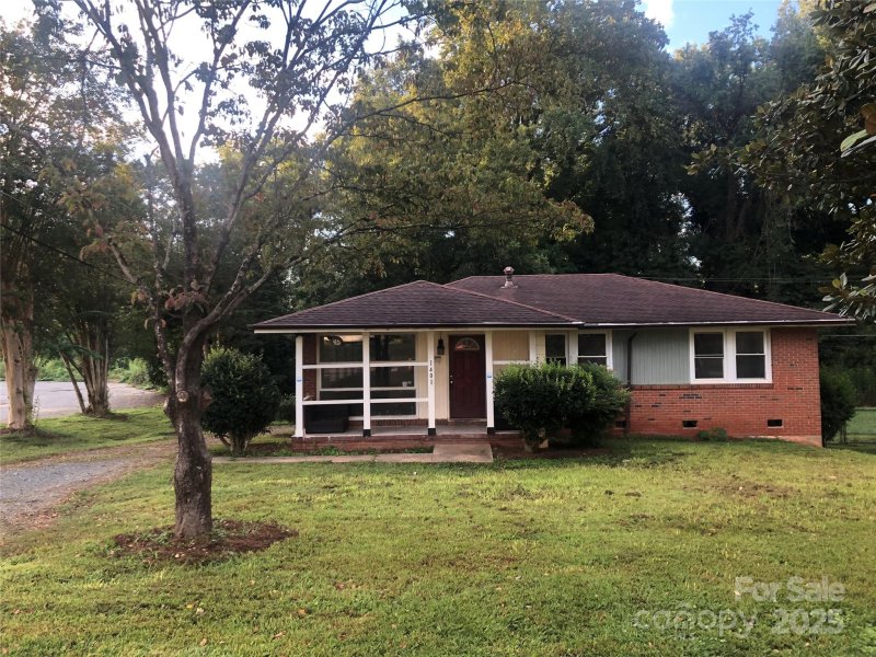 Barringer Woods, Charlotte Community