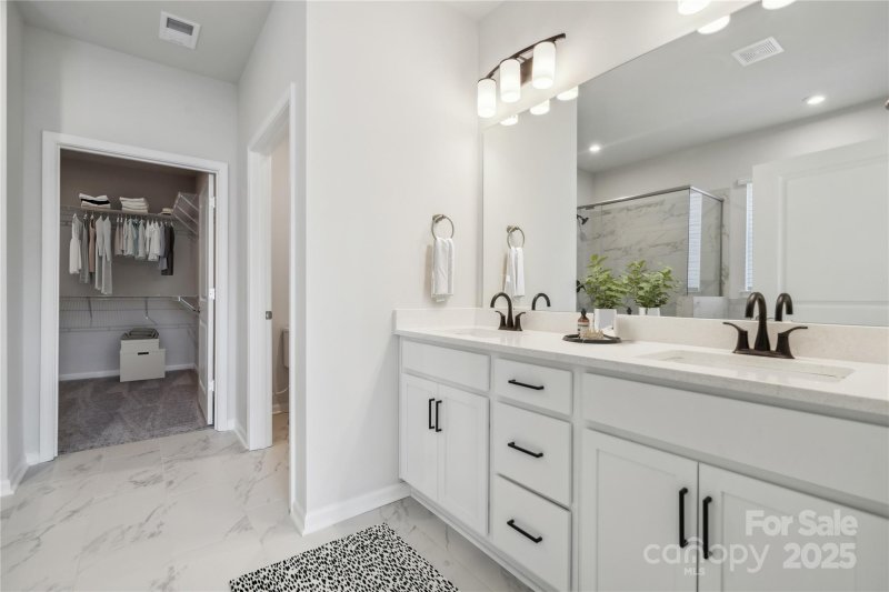 Property image 4 of 936 Exeter Drive in The Retreat at Laurelbrook, Sherrills Ford, NC 28673