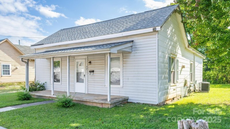 Property image 2 of 337 Brawley Avenue in Mooresville Mill Village, Mooresville, NC 28115