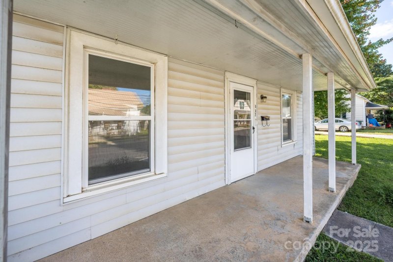 Property image 3 of 337 Brawley Avenue in Mooresville Mill Village, Mooresville, NC 28115