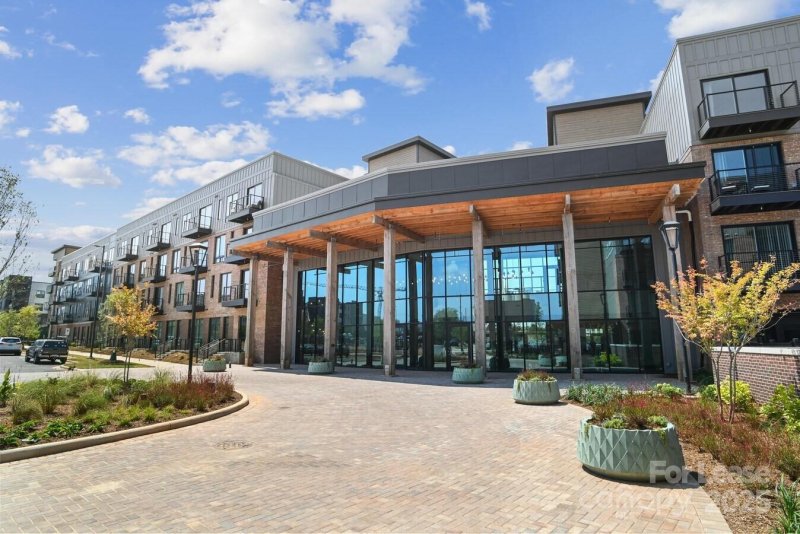 Property image 3 of 1028 Stitch Bend Way in The Arts District, Charlotte, NC 28206