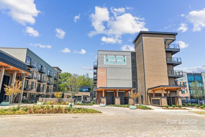 Property image 4 of 1028 Stitch Bend Way in The Arts District, Charlotte, NC 28206