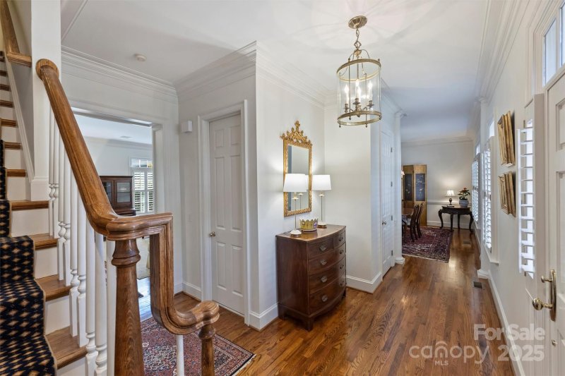 Property image 3 of 318 S Laurel Avenue in Eastover, Charlotte, NC 28207