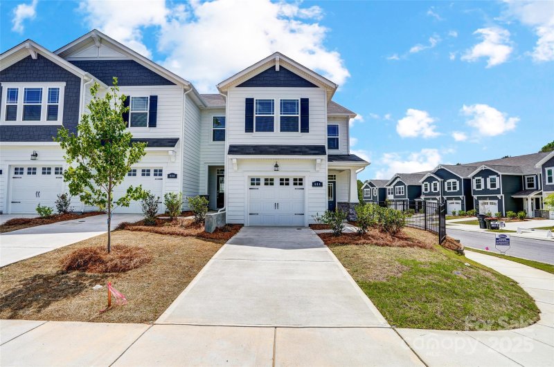 Property image 3 of 331 Laura Elizabeth Lane in Arbor Chase, Clover, SC 29710