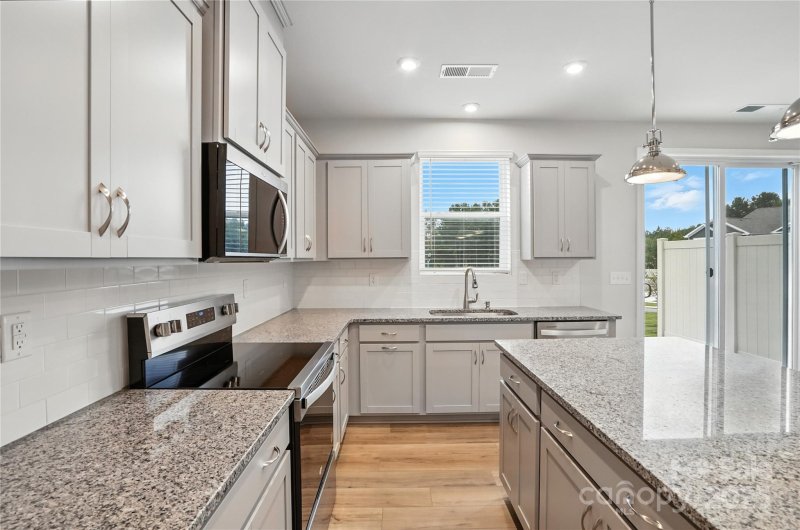 Property image 3 of 323 Laura Elizabeth Lane in Arbor Chase, Clover, SC 29710