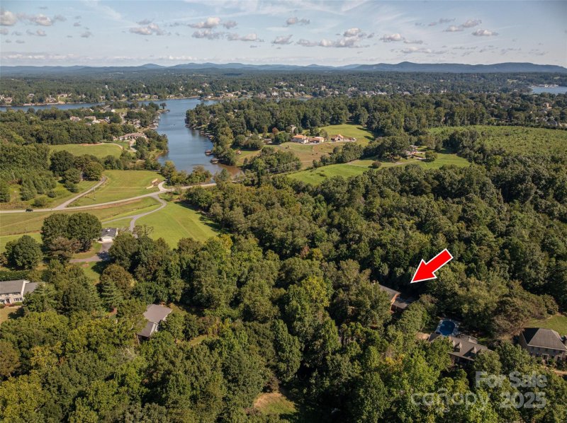 Property image 4 of 240 37th Avenue Place in Woodmere, Hickory, NC 28601