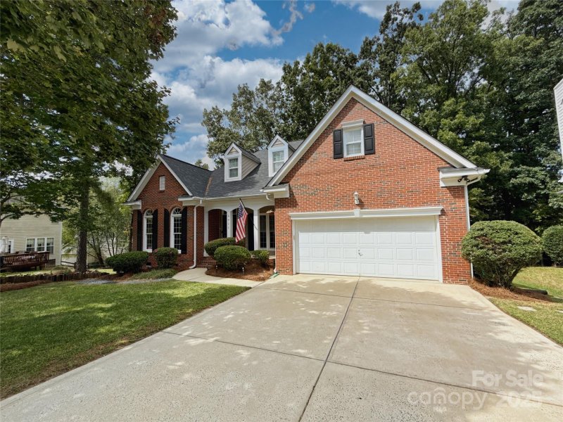 Property image 3 of 5911 Swanston Drive in Highland Creek, Charlotte, NC 28269