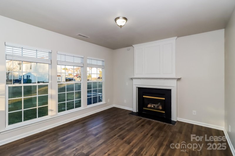 Property image 4 of 2413 Sawyer Drive in Loren Farms, Charlotte, NC 28213