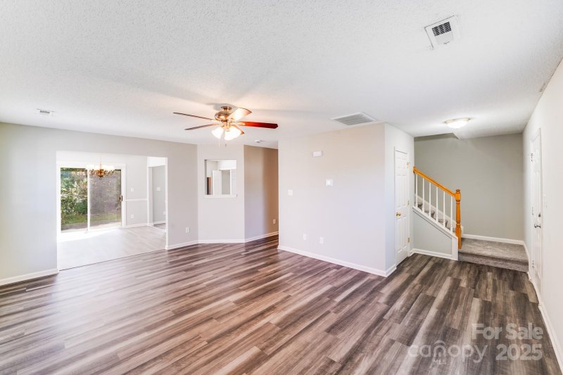 Property image 2 of 836 Almora Drive in Pinebrook, Charlotte, NC 28216