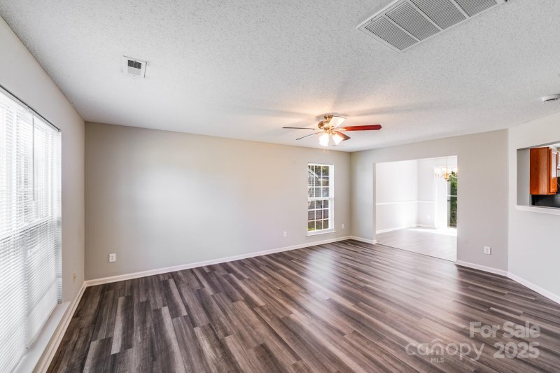 Property image 3 of 836 Almora Drive in Pinebrook, Charlotte, NC 28216