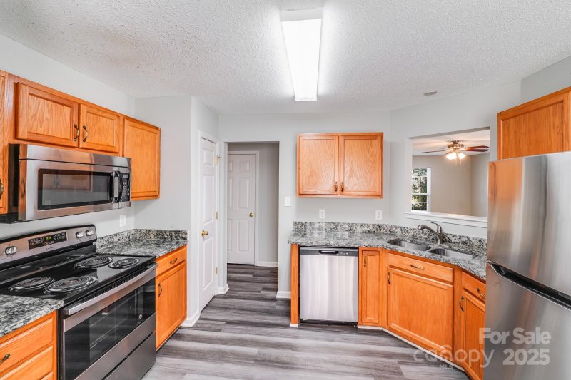 Property image 4 of 836 Almora Drive in Pinebrook, Charlotte, NC 28216