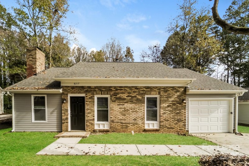 Property image 3 of 8217 Meadowdale Lane in Old Oaks, Charlotte, NC 28227