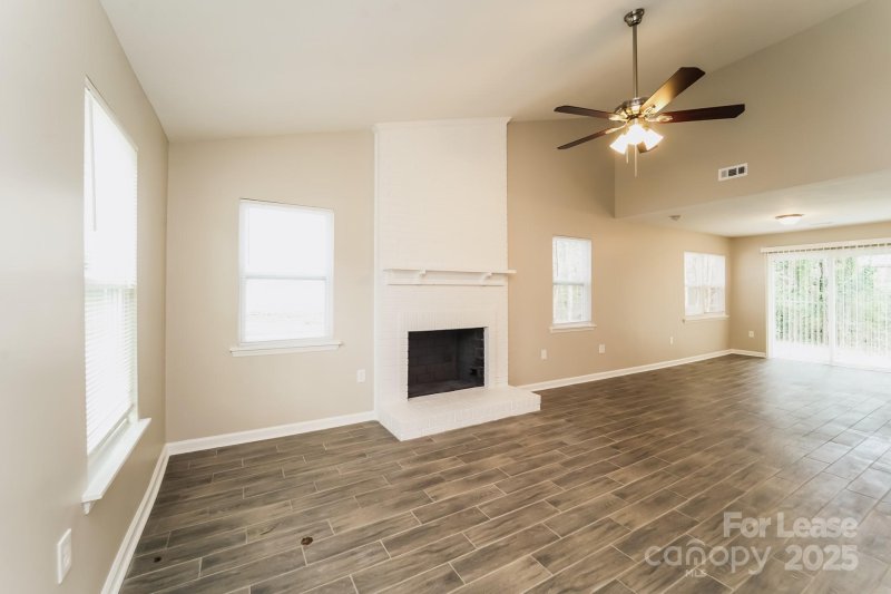 Property image 5 of 8217 Meadowdale Lane in Old Oaks, Charlotte, NC 28227