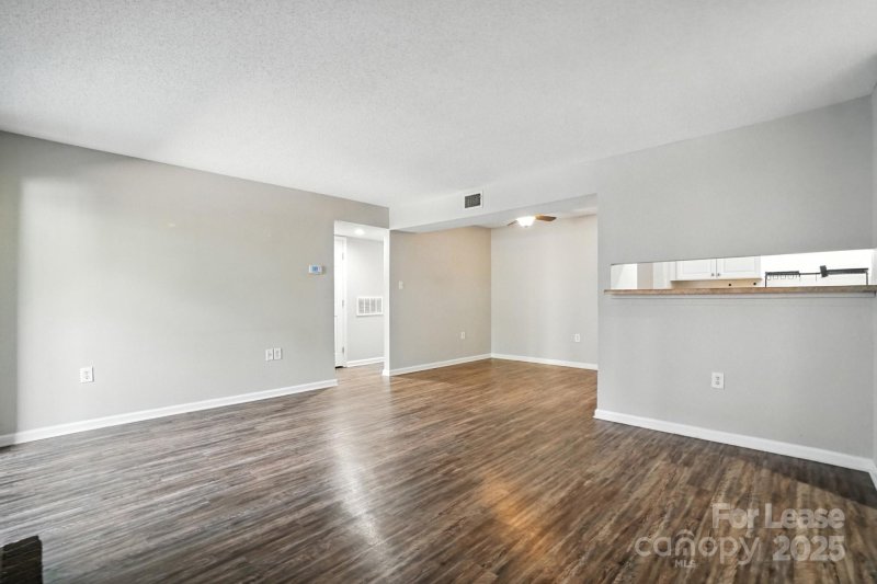 Property image 3 at 5020 Sardis Road, Charlotte, NC 28270