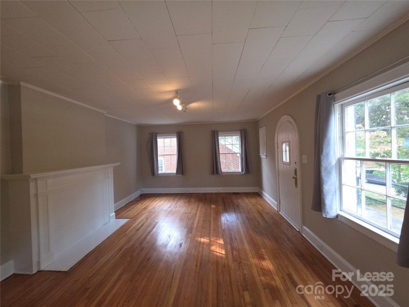 Property image 5 of 2429 Commonwealth Avenue in Commonwealth, Charlotte, NC 28205