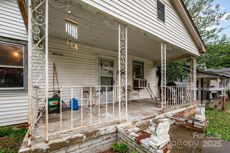 Property image 4 of 2428 Booker Avenue in Washington Heights, Charlotte, NC 28216