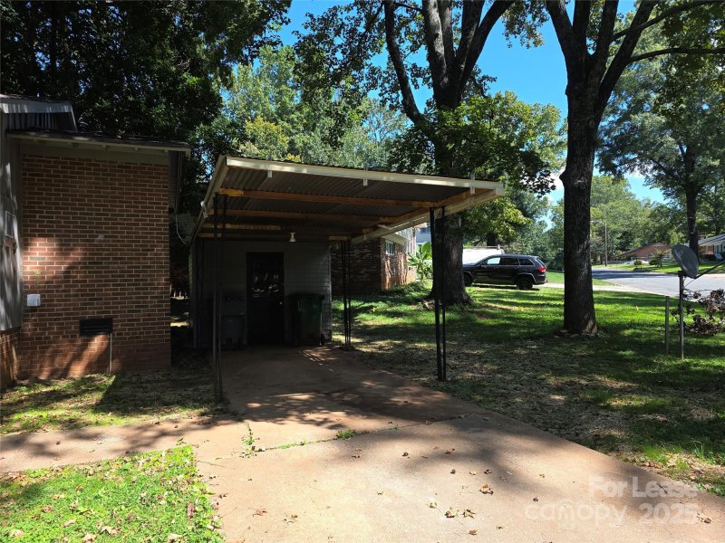 Property image 2 at 501 Candystick Lane, Charlotte, NC 28213