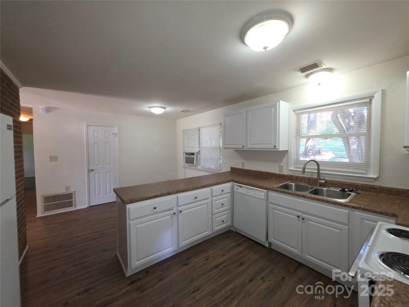 Property image 5 at 501 Candystick Lane, Charlotte, NC 28213