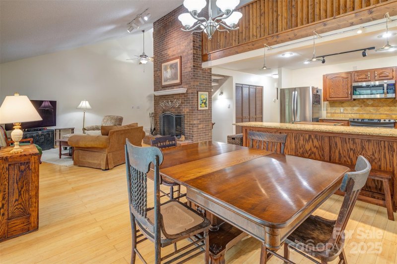 Property image 3 of 302 Woodfield Drive in Woodfield Condos, Asheville, NC 28803