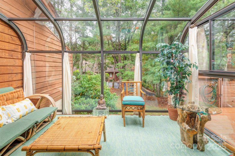 Property image 4 of 302 Woodfield Drive in Woodfield Condos, Asheville, NC 28803