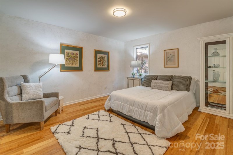 Property image 5 of 302 Woodfield Drive in Woodfield Condos, Asheville, NC 28803