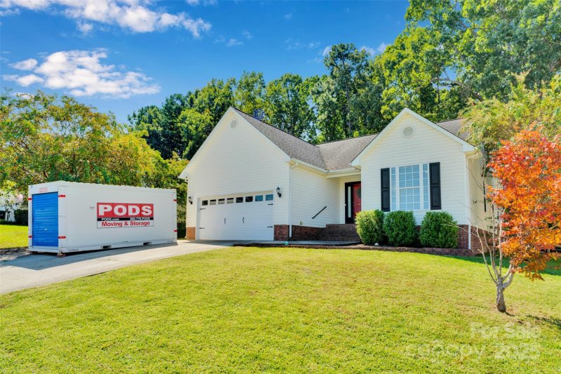 Property image 2 at 912 Carole Summey Drive, Dallas, NC 28034