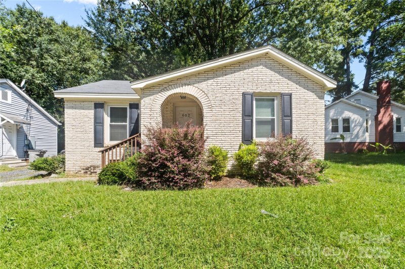 Property image 2 of 602 W Garrison Boulevard in Chester Place, Gastonia, NC 28052