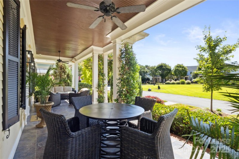 Property image 4 of 22003 Lady Glencirn Court in Antiquity, Cornelius, NC 28031