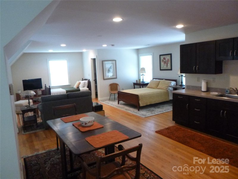 Property image 2 of 3041 Park Road in Myers Park, Charlotte, NC 28209