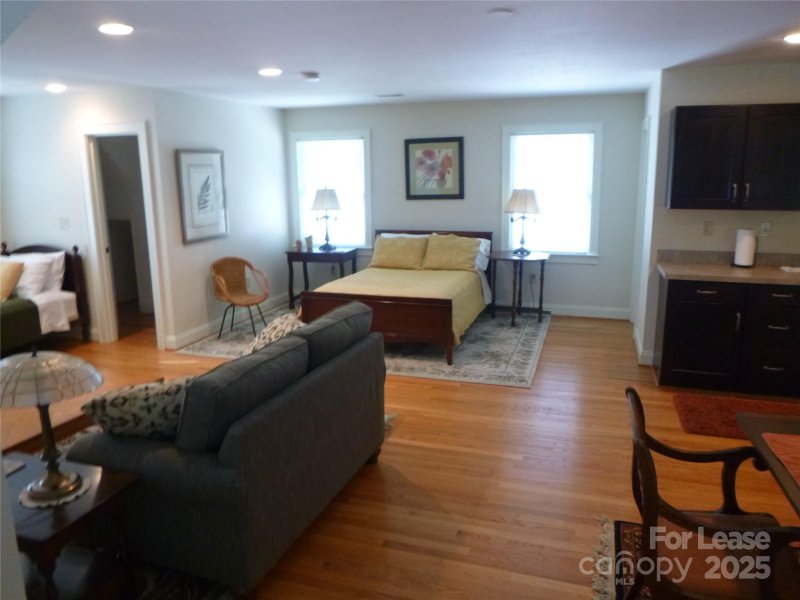 Property image 3 of 3041 Park Road in Myers Park, Charlotte, NC 28209