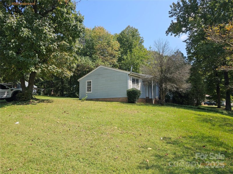 Property image 2 of 6003 Bridlewood Lane in Bridlewood, Charlotte, NC 28215