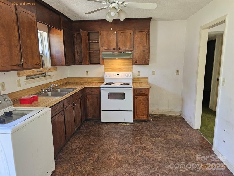 Property image 4 of 6003 Bridlewood Lane in Bridlewood, Charlotte, NC 28215