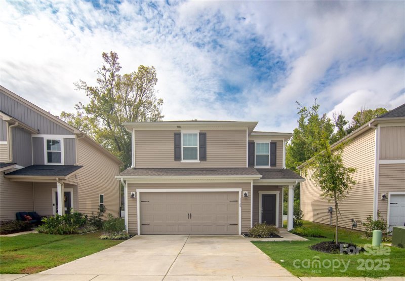 Belterra, Charlotte Community