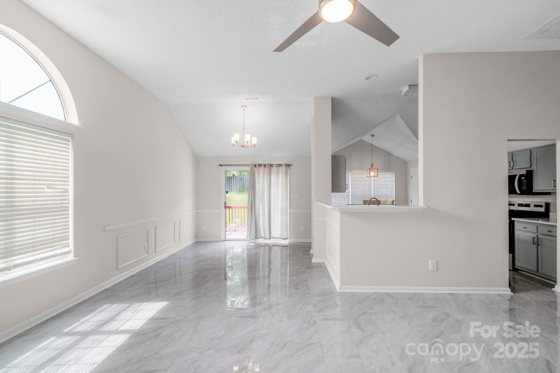 Property image 3 of 8123 Vermilion Drive in Ridgewood, Charlotte, NC 28215