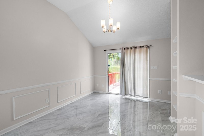 Property image 4 of 8123 Vermilion Drive in Ridgewood, Charlotte, NC 28215