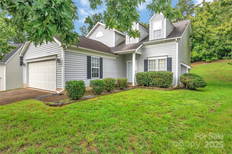 1907 Killarney Place