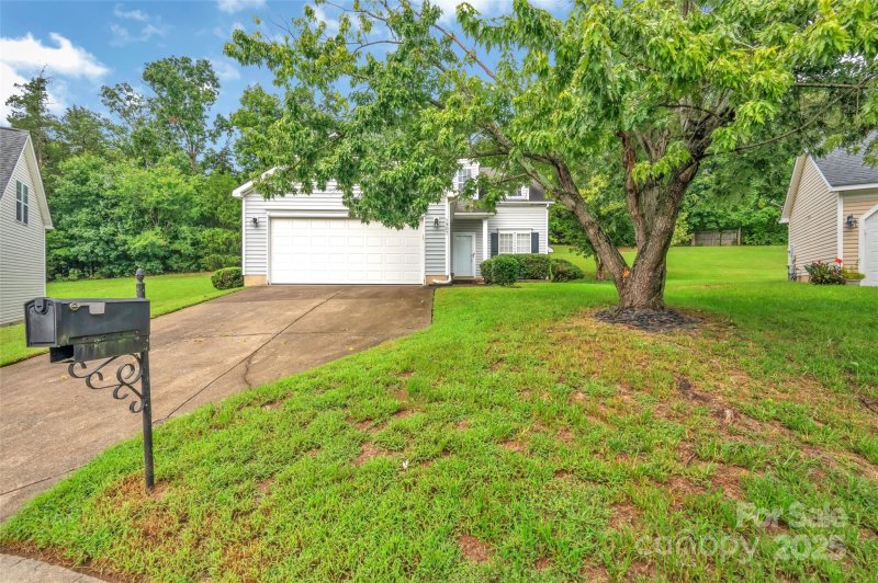 Property image 2 of 1907 Killarney Place in Fairfield, Charlotte, NC 28262