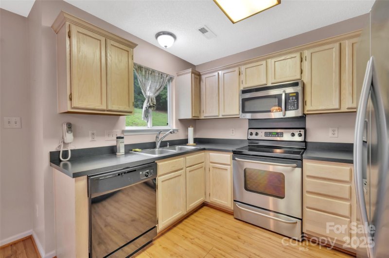 Property image 5 of 1907 Killarney Place in Fairfield, Charlotte, NC 28262