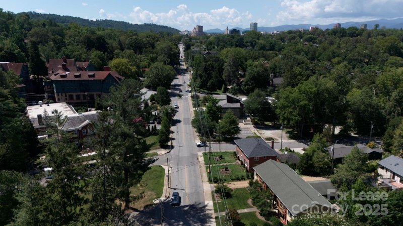 Property image 3 of 300 Charlotte Street in grove park, Asheville, NC 28801