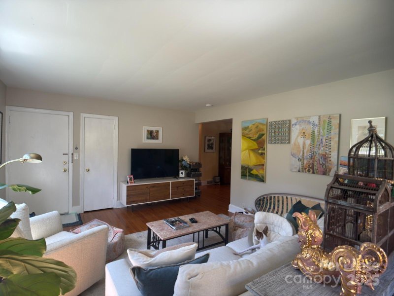 Property image 5 of 300 Charlotte Street in grove park, Asheville, NC 28801