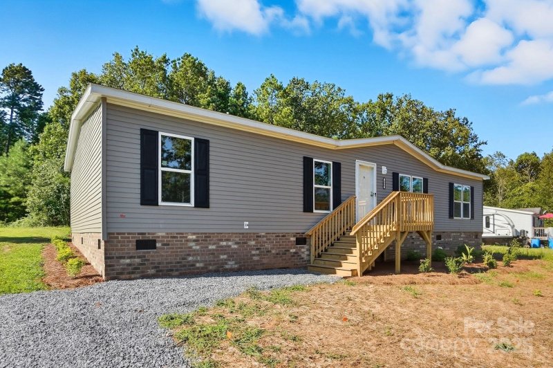 Property image 4 of 155 Castle Court in Princess Woods, Kings Mountain, NC 28086